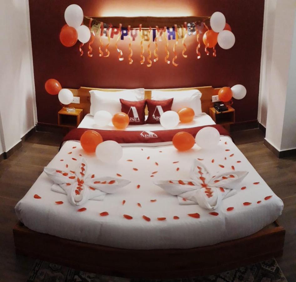 צ'ראפונג'י Aisha Guest House Bed & Breakfast מראה חיצוני תמונה
